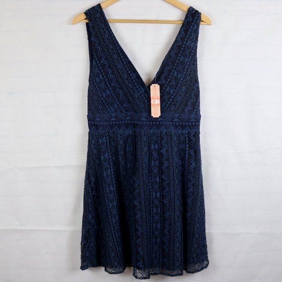 NWT!! Dillard’s Gianni Bini Party Cocktail Lace Dress Open Back M - Picture 5 of 14